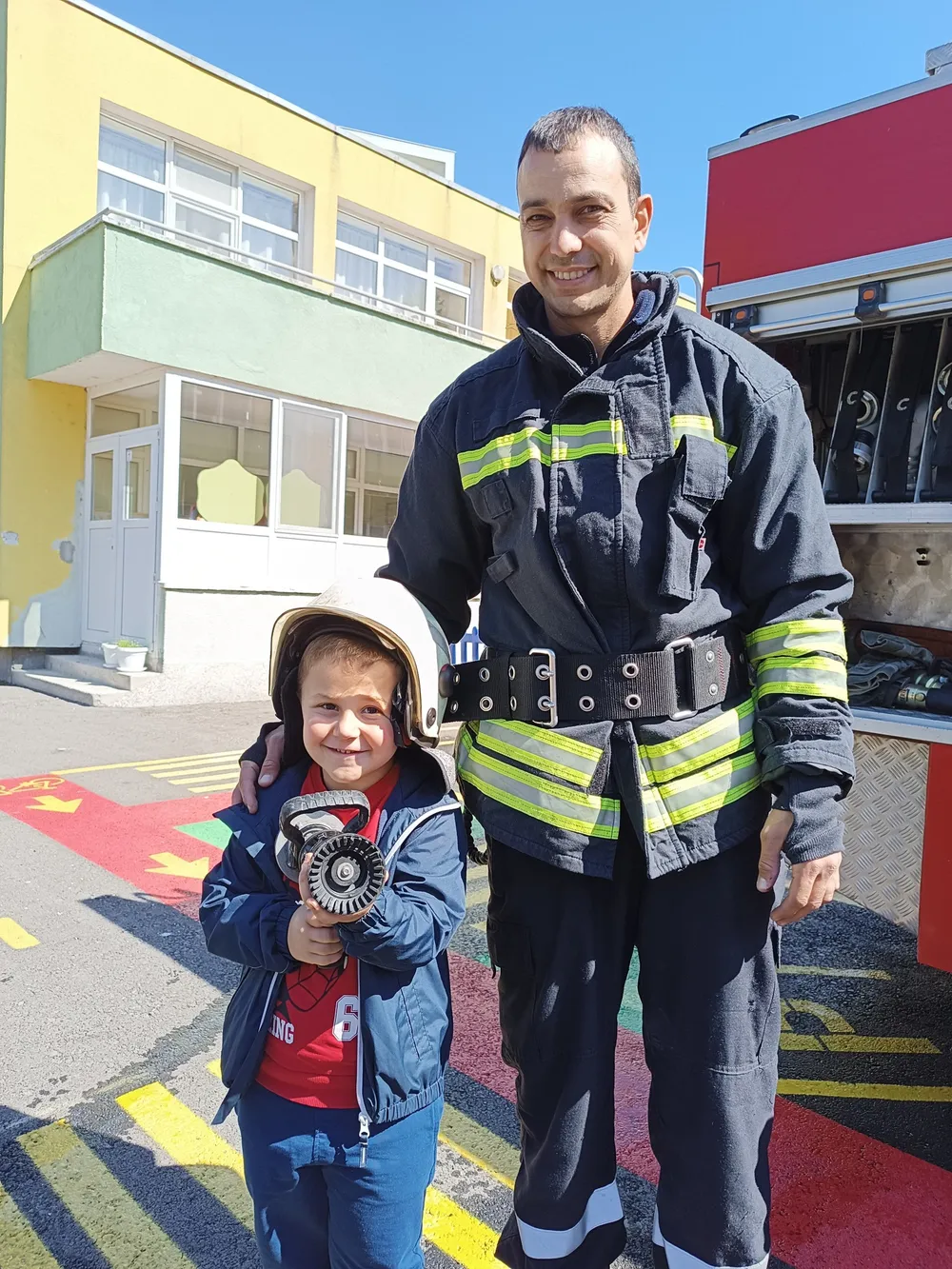 Учебна евакуация по Пожарна безопасност.