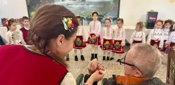 Посещение в дом за стари хора - мост между поколенията