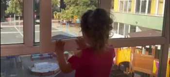 ДГ „Ален мак“ се включва в инициативата „Чисти прозорци за светло бъдеще“