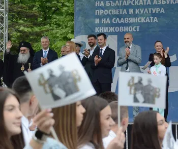 Варна отпразнува 24 май с многохилядно шествие