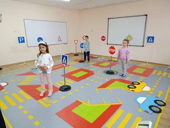 Специални гости на ДГ "Ален мак" бяха телевизиония екип от БНТ Варна и талантливите артисти от Държавен куклен театър - Варна