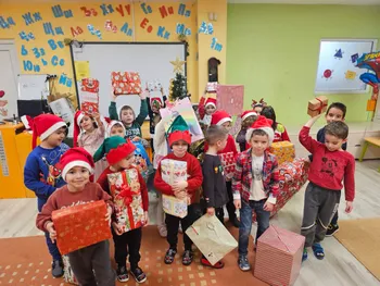 Елхичката ни грейна в светлина